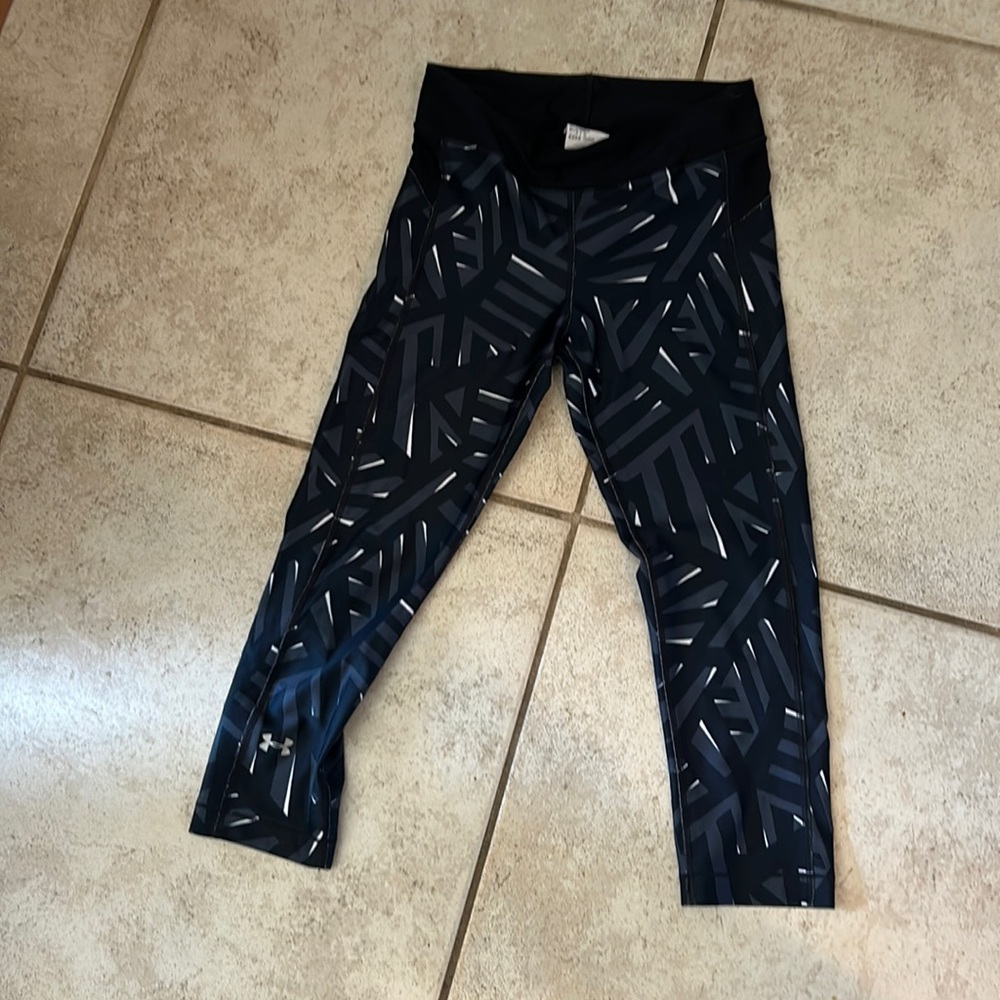 Under armpit size small capri running